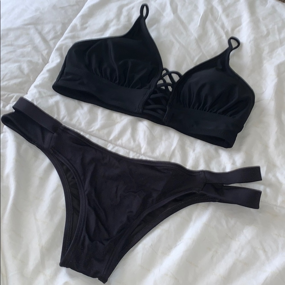 BLACK BIKINI
